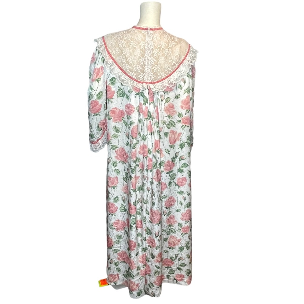 Floral Lace Yoke Long Women's Dress in Pink and White - Picture 4 of 14